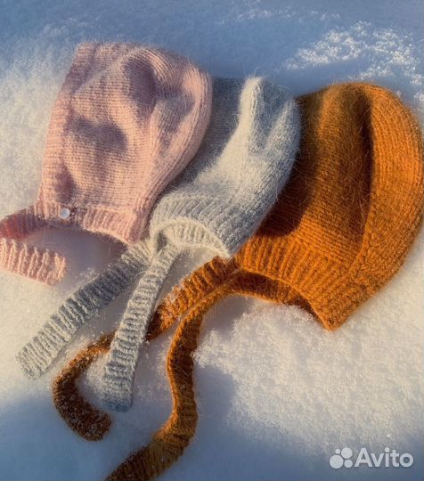 Распродажа вязаных чепчиков