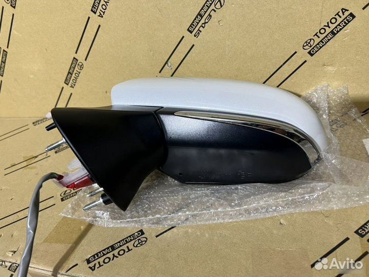 Зеркало левое Toyota Camry 70