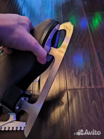 Коньки фигурные