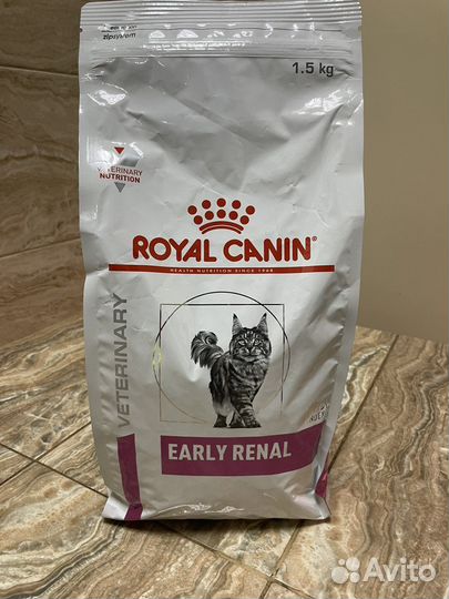 Корм для кошек и собак royal canin