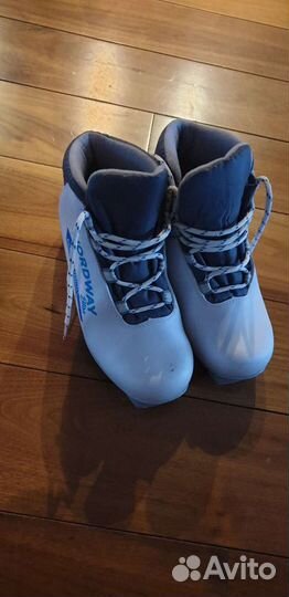 Лыжные ботинки