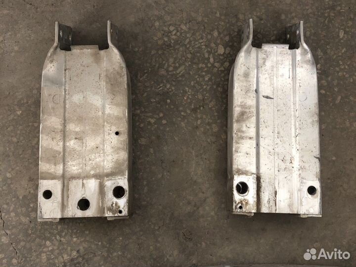 Усилитель бампера мерседес 212