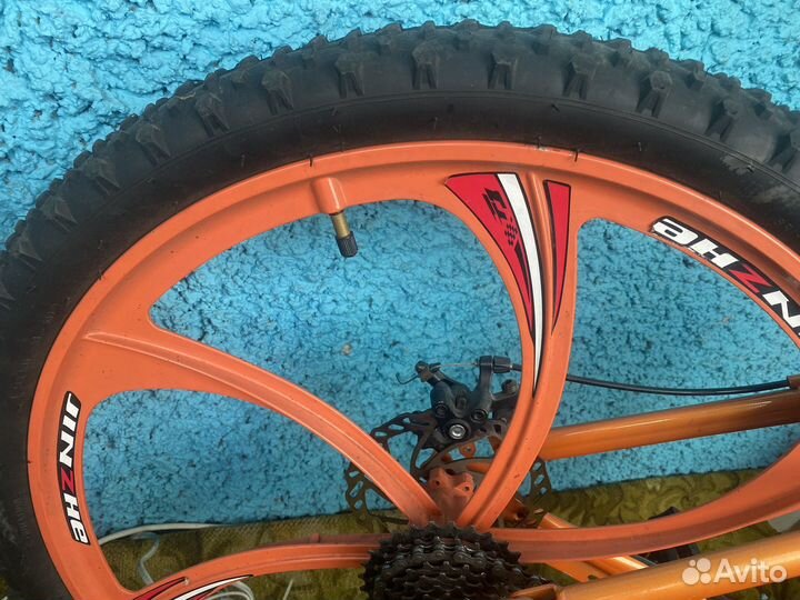 Велосипед на литых дисках