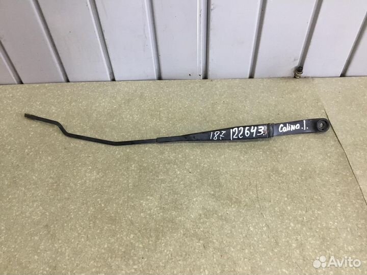 Поводок стеклоочистителя передний правый VAZ LADA