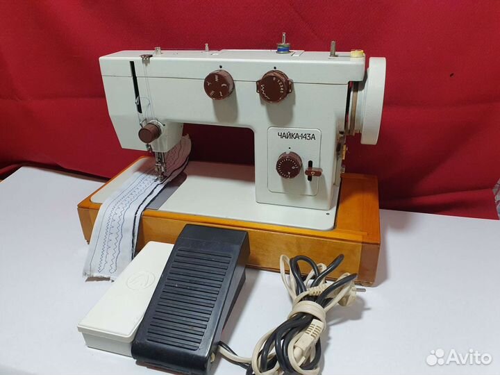 Швейная машинка Чайка 143а