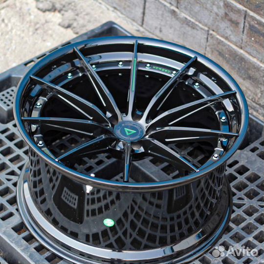 Диски кованые двусоставные R20 для BMW M5 / M8