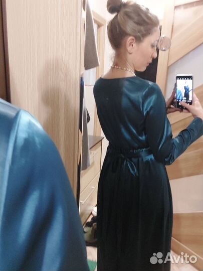 Вечернее атласное платье