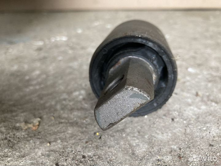 Сайлентблок переднего рычага Вольво Volvo S60, S80