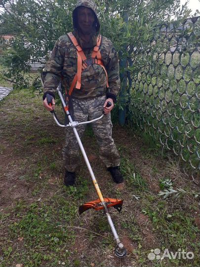 Покос травы тримером