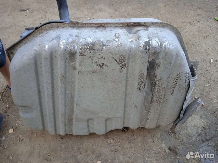 Бензобак nissan ad