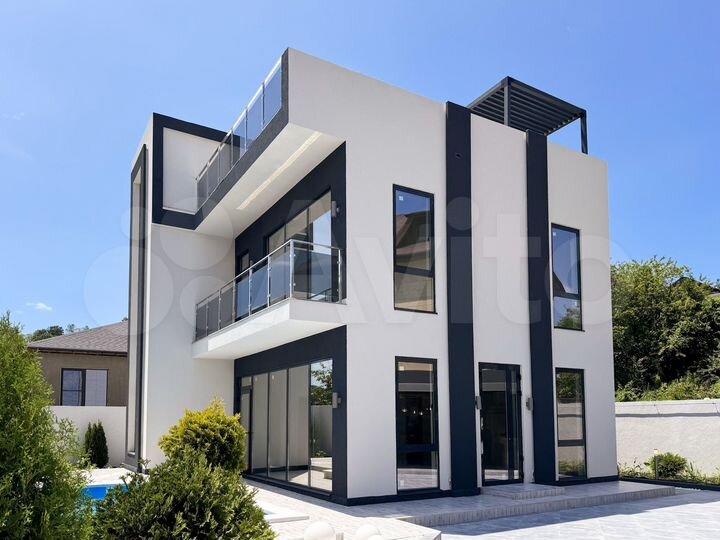 Дом 215 м² на участке 5,6 сот.