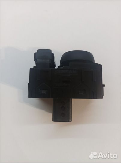 Кнопка регулировки зеркал Nissan