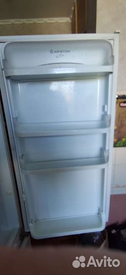 Встраиваемый холодильник Ariston BCS 312 AI