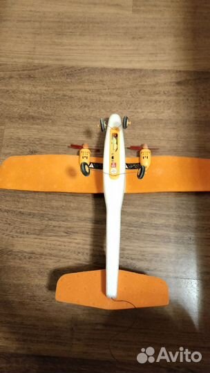 Радиоуправляемый самолет