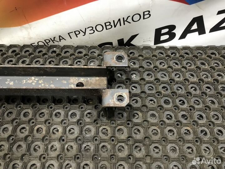 Усилитель переднего бампера