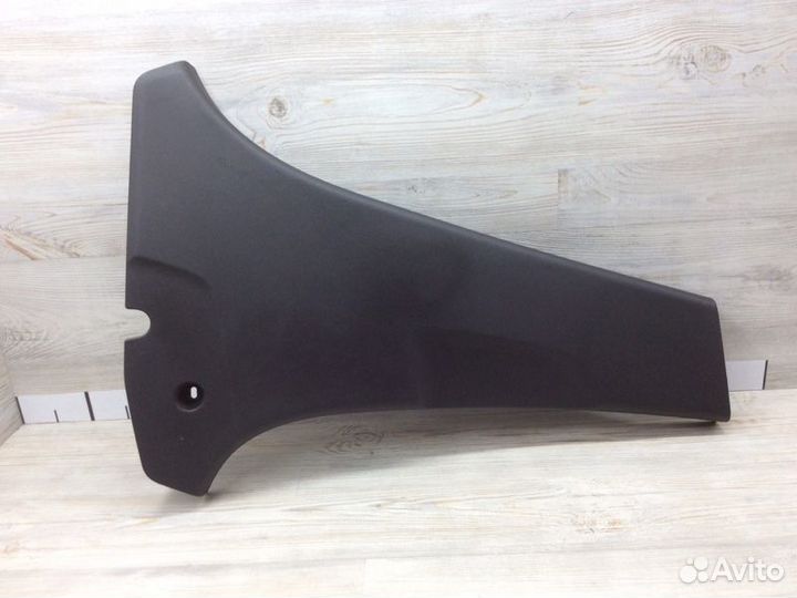 Обшивка стойки средней нижняя правая Renault