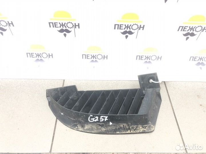 Решетка радиатора передняя левая Mitsubishi Colt