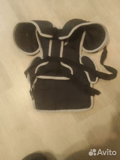 Нагрудник для хоккея с мячом