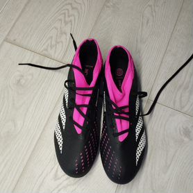 Футбольные бутсы adidas predator