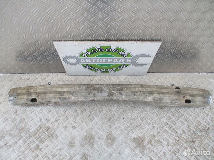 Усилитель переднего бампера BMW E39 1997г