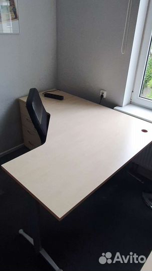 Офисная мебель. Офисные столы, тумбы