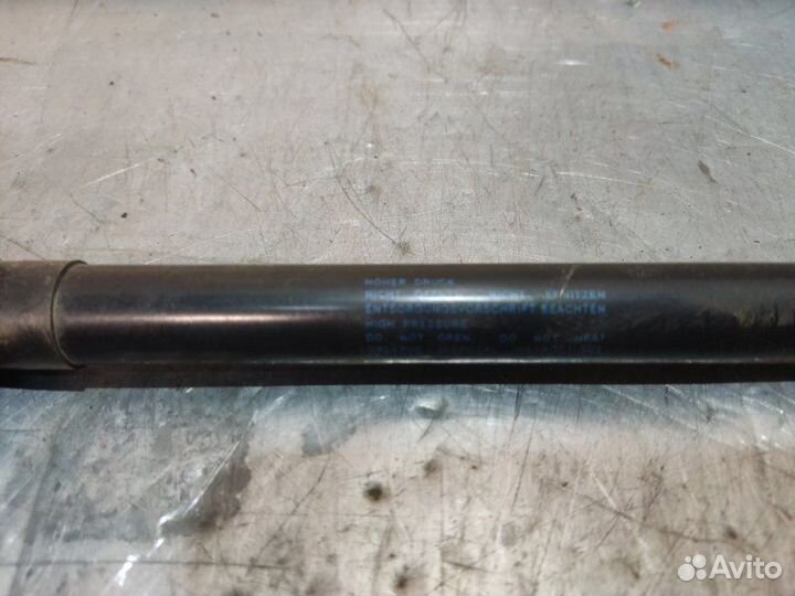 Амортизатор багажника задний левый Volkswagen