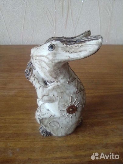 Заяц фигурка