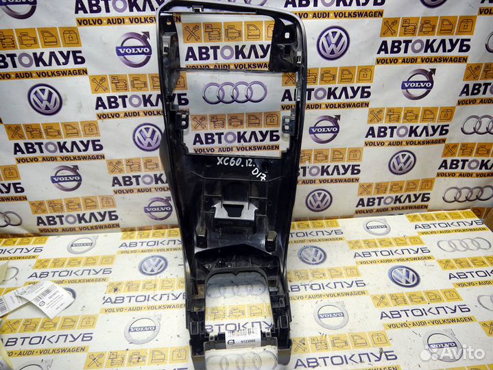 Консоль панель центральная Вольво XC60.2012D17