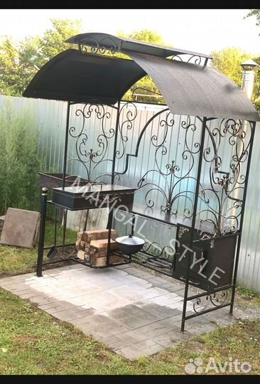 Мангал с крышей