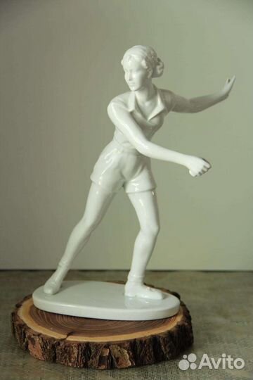 Статуэтка теннисистка Шаубах Кунст SchauBach Kunst