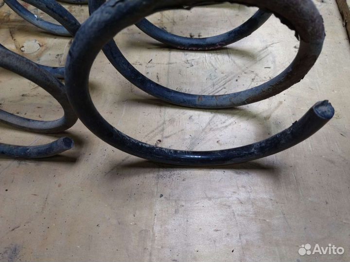 Mitsubishi carisma пружины