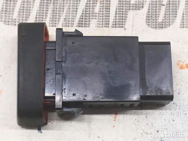 Кнопка аварийной сигнализации для Hyundai Sonata 4