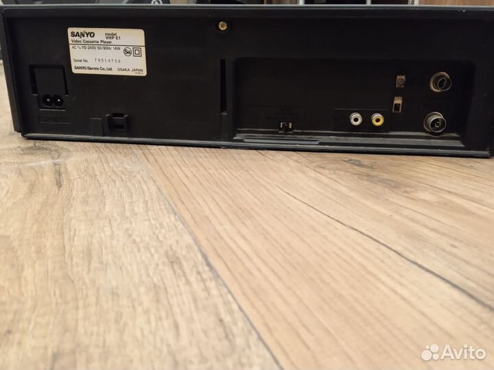 Видеомагнитофон sanyo