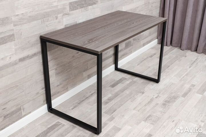 Письменный стол