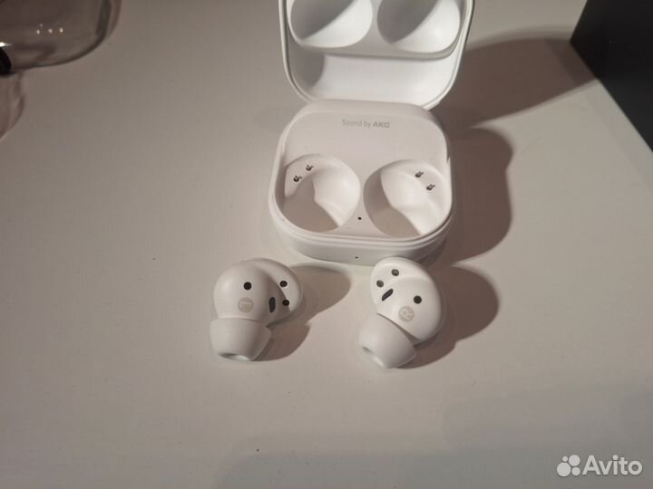 Samsung Galaxy Buds 2 pro white