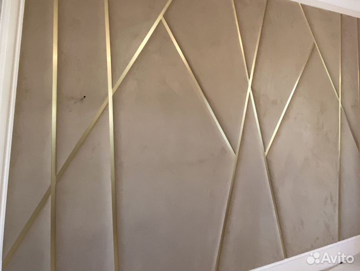 Мягкие панели для стен с латунным профилем