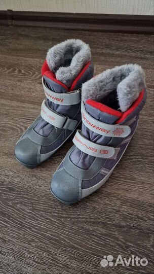 Лыжные ботинки snow way с лыжами и палками