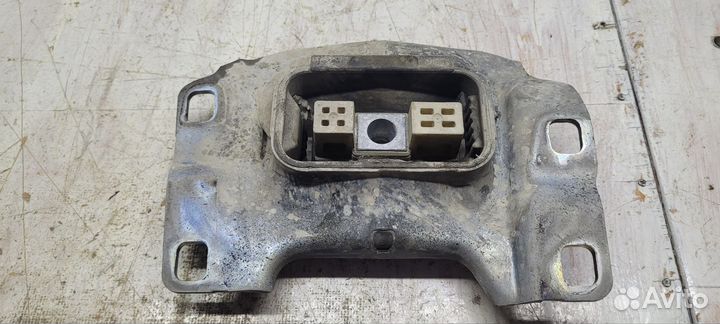 Подушка кпп левая Ford Focus 3
