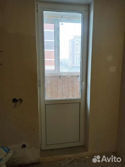 Двери пластиковые со стеклом бу