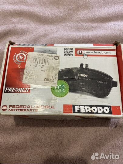 Тормозные колодки передние на Nissan