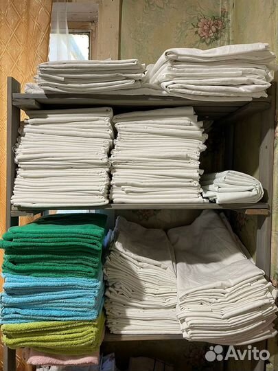 Постельное белье и подушки для гостиницы б/у