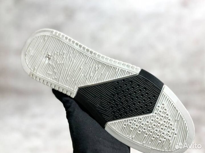 Кроссовки Boss эргономичные