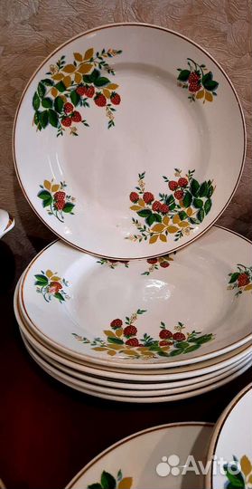 Набор столовой посуды фарфор зик Земляника