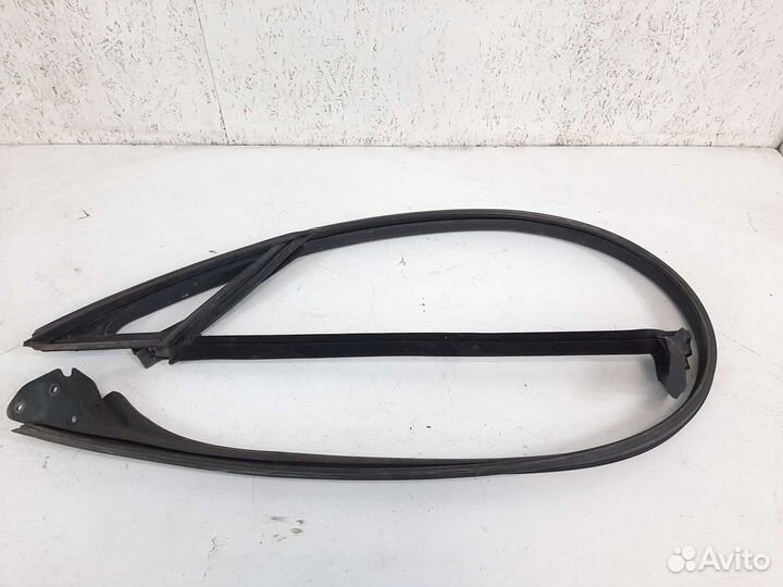 Уплотнитель стекла Mercedes Benz E-Class W207 coup