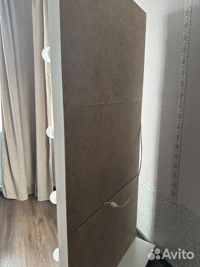 Гримерное зеркало с лампочками