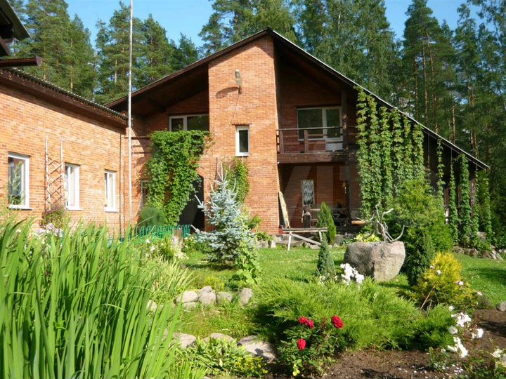 Коттедж 262 м² на участке 5 га