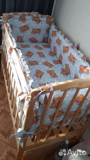 Детская кроватка с продольным маятником