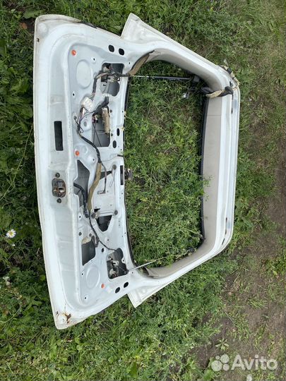 Задняя дверь багажника Нисан Либерти