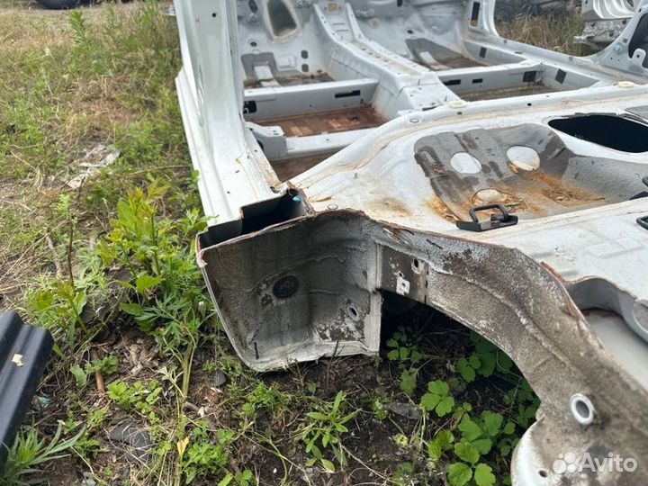 Боковая часть кузова со стойками левая Kia Rio 3