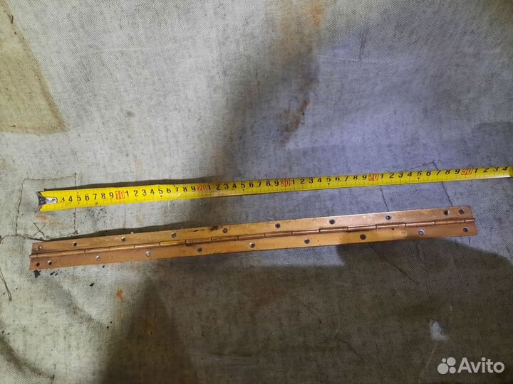 Петля рояльная